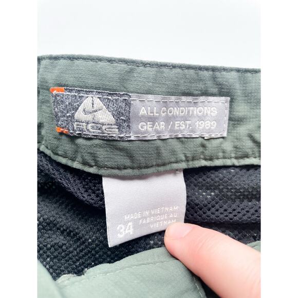 Men's Nike All Conditions Gear Green Hiking Shorts Size 34 - Picture 2 of 9